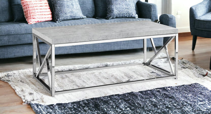 Table basse en fer gris et argent de 47 po