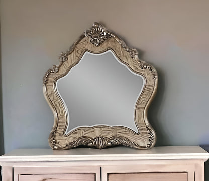 Miroir à cadre irrégulier en chêne vintage de 48 po