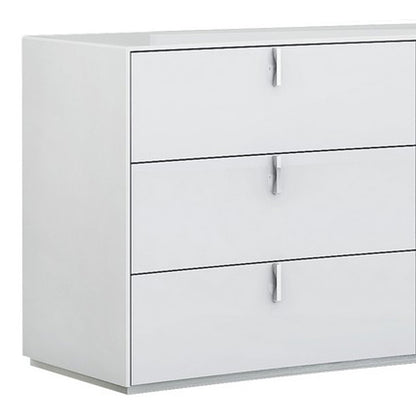 Commode blanche 62" X 19" X 30"