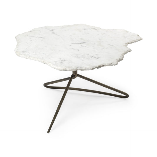 Table basse de forme libre en marbre véritable et fer blanc et doré de 33 po