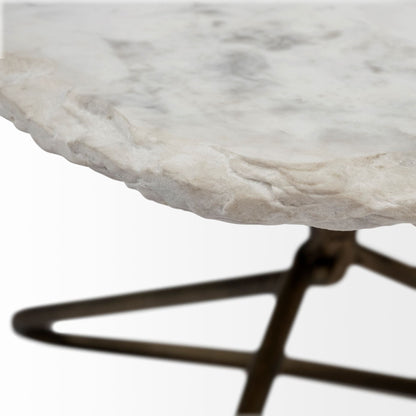 Table basse de forme libre en marbre véritable et fer blanc et doré de 33 po