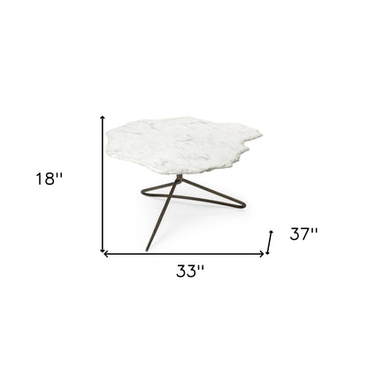 Table basse de forme libre en marbre véritable et fer blanc et doré de 33 po