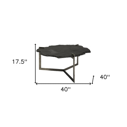 Table basse en pierre et fer noir et doré de 40 po à forme libre et vieillie