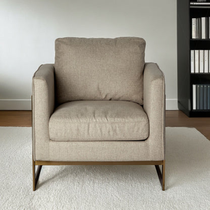 Fauteuil en tissu crème et doré de 31 po