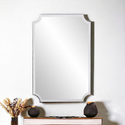 Miroir rectangulaire minimaliste avec bord biseauté et coins festonnés