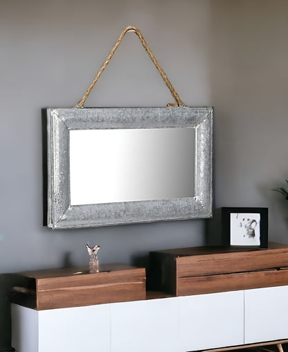 Miroir d'appoint avec cadre en métal argenté de 9 po