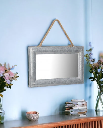 Miroir d'appoint avec cadre en métal argenté de 9 po