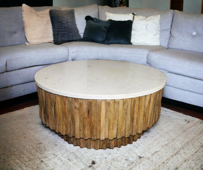 Table basse ronde avec plateau en marbre et bandes de bois