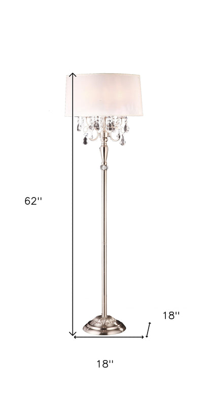 Lampadaire candélabre blanc à trois lumières de 62 po avec abat-jour tambour blanc