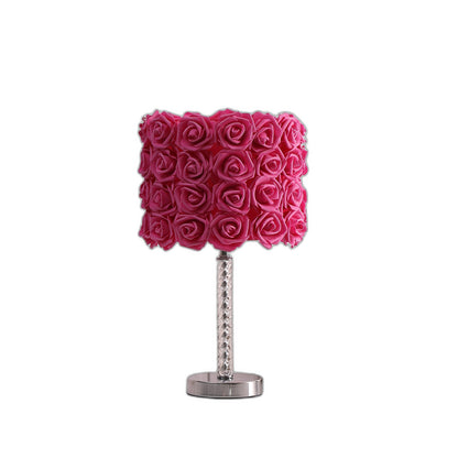 Lampe de chevet à LED argentée de 18 pouces avec abat-jour tambour à fleurs rouges