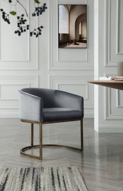 Chaise de salle à manger rembourrée en velours gris et laiton