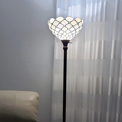 Lampadaire de forme traditionnelle marron de 62 po avec abat-jour en verre teinté blanc