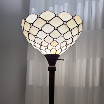 Lampadaire de forme traditionnelle marron de 62 po avec abat-jour en verre teinté blanc