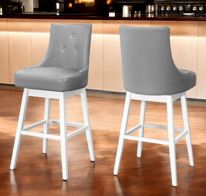 Ensemble de deux chaises de bar pivotantes en similicuir gris et blanc et en bois massif de 29 po