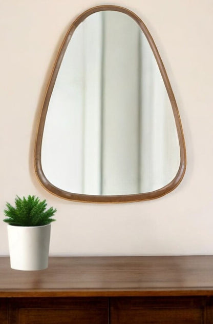 Miroir d'appoint abstrait encadré en bois brun de 37 po