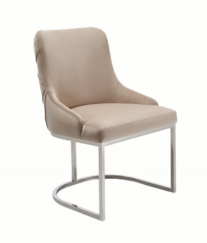 Ensemble de deux chaises de salle à manger capitonnées en velours beige et argent