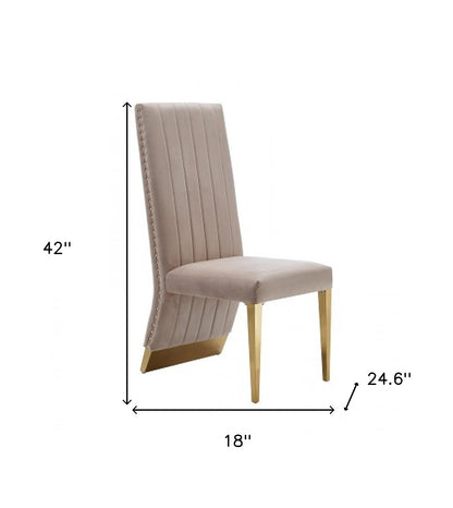 Ensemble de deux chaises de salle à manger capitonnées en velours beige et doré