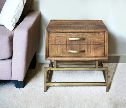 Table d'appoint carrée en laiton et bois massif marron et fer de 21 po avec tiroir