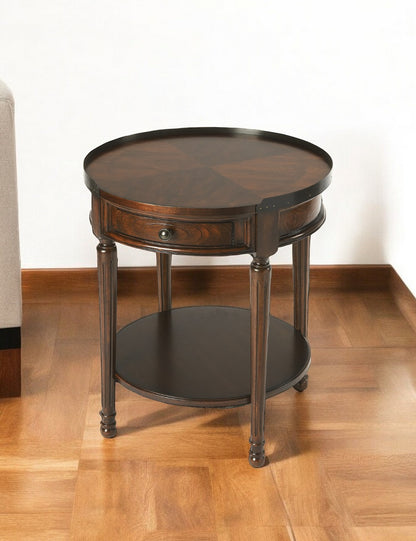 Table d'appoint ronde en bois manufacturé brun foncé de 26 po avec tiroir et étagère