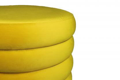 Pouf rond capitonné en velours jaune de 31 po