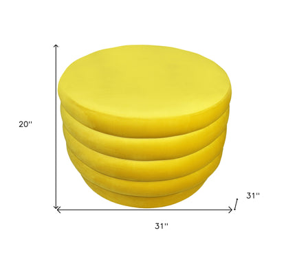 Pouf rond capitonné en velours jaune de 31 po