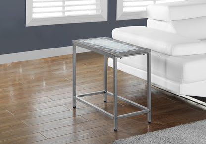 Table d'appoint en carreaux gris et blanc de 22 po