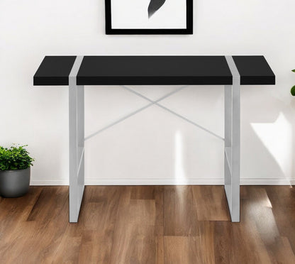 Bureau d'ordinateur noir et argent 49"