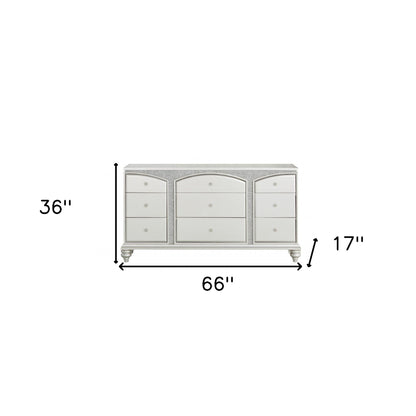 Commode à neuf tiroirs en bois manufacturé platine de 66 po