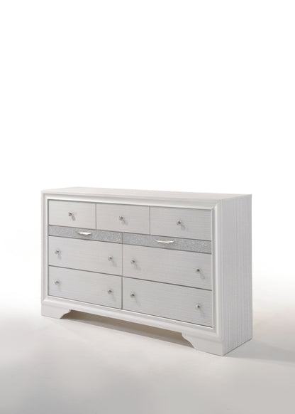 Commode triple à neuf tiroirs en bois manufacturé blanc de 63 po