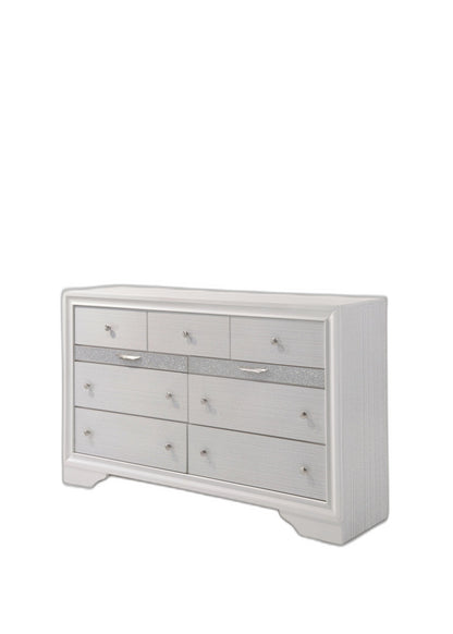 Commode triple à neuf tiroirs en bois manufacturé blanc de 63 po