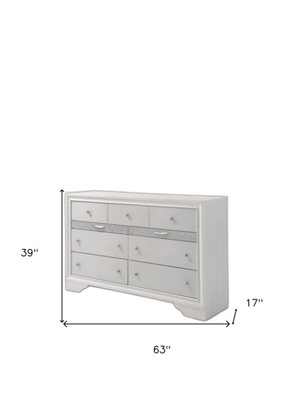 Commode triple à neuf tiroirs en bois manufacturé blanc de 63 po