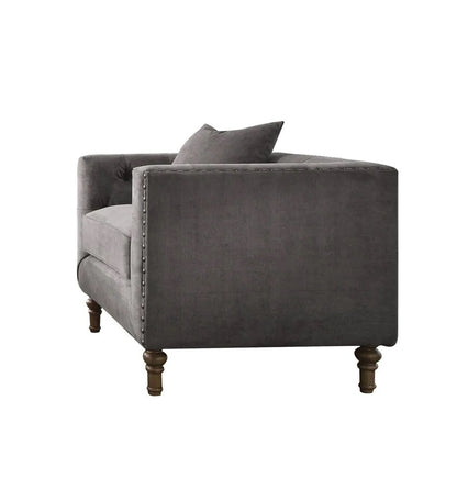 Fauteuil capitonné en velours gris et marron de 41 po et coussin décoratif