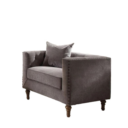 Fauteuil capitonné en velours gris et marron de 41 po et coussin décoratif