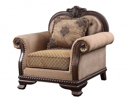 Fauteuil capitonné en tissu beige et expresso de 44 po et coussin décoratif