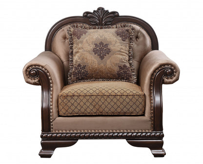 Fauteuil capitonné en tissu beige et expresso de 44 po et coussin décoratif