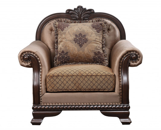 Fauteuil capitonné en tissu beige et expresso de 44 po et coussin décoratif