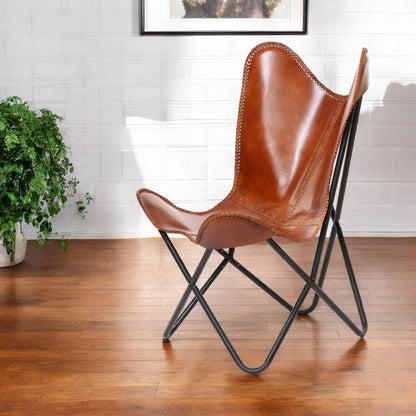 Chaise papillon en cuir véritable marron et noir de 32 po