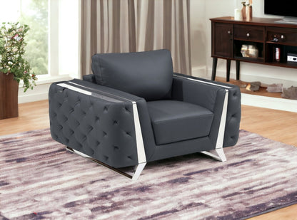 Fauteuil capitonné en similicuir gris foncé et argent de 50 po