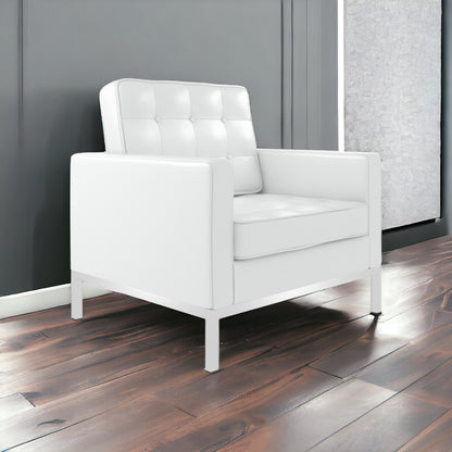 Fauteuil capitonné en cuir italien blanc et argent de 31 po