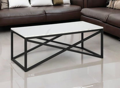 Table basse en faux marbre noir et acier de 46 po