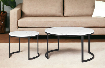 Ensemble de deux tables basses rondes gigognes en faux marbre blanc et noir et en acier de 36 po