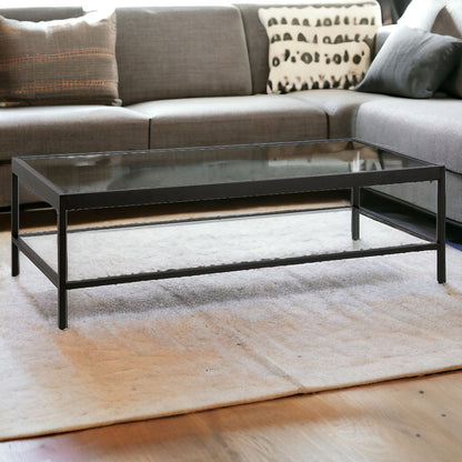 Table basse en verre et acier transparent et noir de 54 po avec étagère