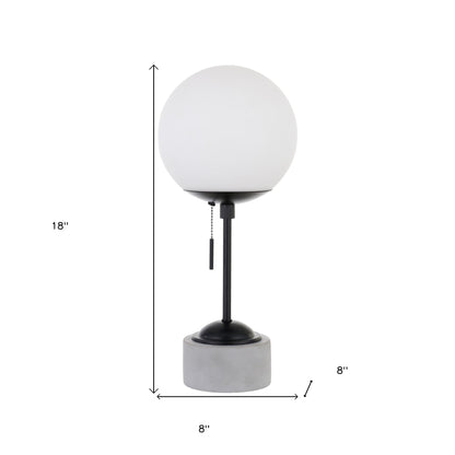 Lampe de table en béton gris et noir de 18 po avec abat-jour en forme de globe blanc