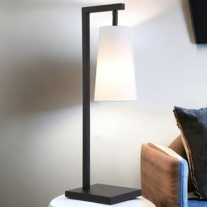 Lampe de bureau en métal noir de 26 po avec abat-jour conique blanc