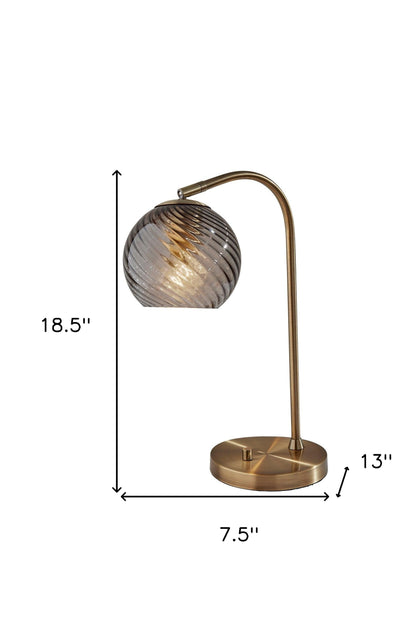 Lampe de bureau en métal et laiton vieilli de 19 po avec abat-jour globe tourbillonnant gris clair