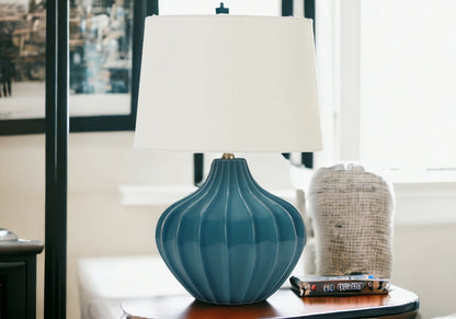 Lampe de table en céramique bleue de 24 po avec abat-jour empire crème