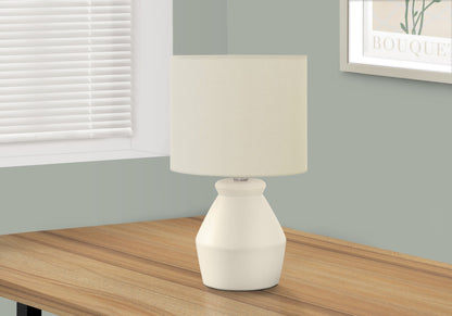 Lampe de table géométrique en céramique crème de 17 po avec abat-jour tambour crème