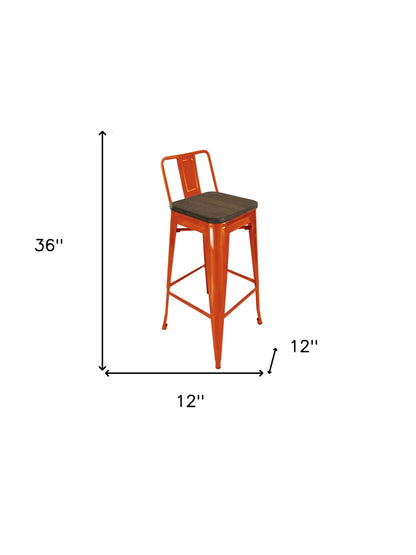 Ensemble de quatre chaises de bar à dossier bas en bois et acier de 30 po, marron et orange