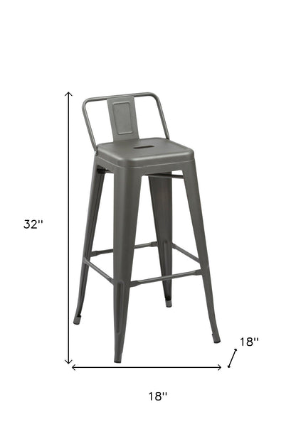 Ensemble de quatre chaises de bar à dossier bas en métal gris de 26 po